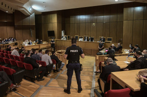  ΑΠΟΦΑΣΗ ΣΤΗΝ ΔΙΚΗ ΤΗΣ ΧΡΥΣΗΣ ΑΥΓΗΣ // ΣΤΗΝ ΕΔΡΑ Η ΔΙΑΦΟΡΕΤΙΚΗ ΣΥΝΘΕΣΗ ΤΟΥ ΔΙΚΑΣΤΗΡΙΟΥ