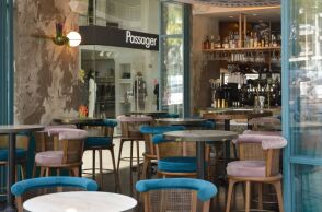 Το εσωτερικό του Vibo, το καινούργιο wine bistro στη Γλυφάδα