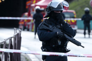 Γάλλος αστυνομικός στον τόπο του εγκλήματος (ΦΩΤΟ ΑΡΧΕΙΟΥ)