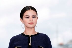 Η Σελένα Γκόμεζ πρωταγωνίστρια και παραγωγός στο θρίλερ Dollhouse