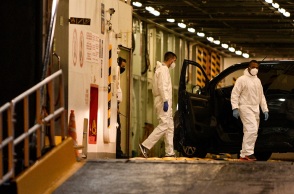 Το Blue Star Delos στο λιμάνι του Πειραιά