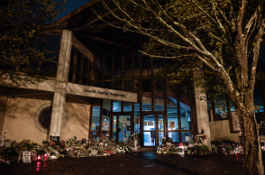 © EPA/JULIEN DE ROSA