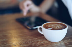 Κορωνοϊός - Νέα μέτρα: Μόνο με χρήση μάσκας για τον κορωνοϊό η είσοδος στην καφετέρια για τις περιοχές που βρίσκονται σε επίπεδο κινδύνου 3 και 4