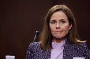 Η Έιμι Κόνεϊ Μπάρετ