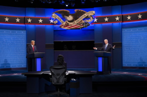 Στιγμιότυπο από το δεύτερο ντιμπέιτ Τραμπ-Μπάιντεν για τις προεδρικές εκλογές στις ΗΠΑ
