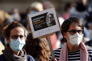 Διαδήλωση στη Γαλλία για τη δολοφονία του καθηγητή Σαμιουέλ Πατί