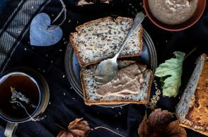 Ψωμί με φιστικοβούτυρο