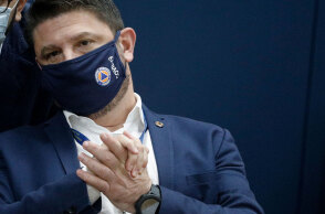 Νίκος Χαρδαλιάς με προστατευτική μάσκα για τον κορωνοϊό