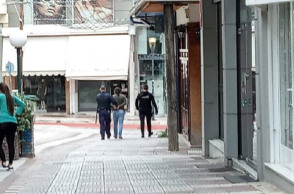 Αγρίνιο : Άντρας μαχαίρωσε δύο γυναίκες στο κέντρο της πόλης