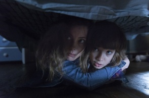 Οι Άζι Ρόμπερτσον και Τζίλιαν Τζέικομπς στην ταινία «Έλα να παίξουμε»