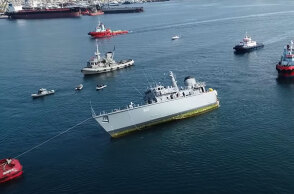 Ό,τι απέμεινε από το πολεμικό πλοίο «Καλλιστώ» μετά τη σύγκρουσή του με το Maersk Launceston