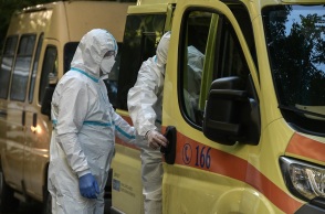 Μεταφορά ατόμων θετικών στον κορωνοϊό με ασθενοφόρο