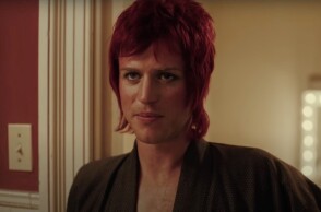 Ο Τζόνι Φλιν ως Ντέιβιντ Μπόουι στην ταινία "Stardust"