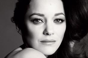 Ασπρόμαυρο πορτραίτο της γαλλίδας ηθοποιού Marion Cotillard