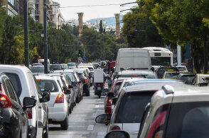 Μποτιλιάρισμα στη λεωφόρο Συγγρού - Η μάσκα για τον κορωνοϊό είναι υποχρεωτική στο ΙΧ όταν βρίσκονται σε αυτό δύο αδέλφια