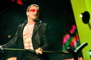 Στιγμιότυπο από τη συναυλία των U2 στη Θεσσαλονίκη το 1997