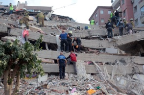 Νεκροί και καταστροφές από τον σεισμό στη Σμύρνη 