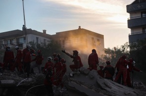 Τουρκία - σεισμός: Τουλάχιστον 62 οι νεκροί, 940 οι τραυματίες στη Σμύρνη και τα περίχωρά της, ενώ συνεχίζονται οι επιχειρήσεις διάσωσης