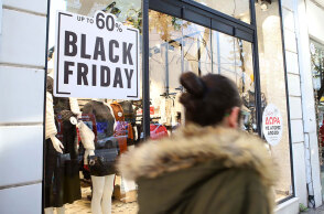 Μεγάλες προσφορές λόγω Black Friday στη Θεσσαλονίκη - Εικόνα από το 2019