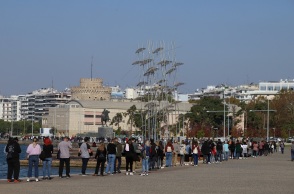 ΘΕΣΣΑΛΟΝΙΚΗ - ΔΩΡΕΑΝ RAPID TEST ΑΠΟ ΚΛΙΜΑΚΙΟ ΤΟΥ ΕΟΔΥ ΣΤΗ ΝΕΑ ΠΑΡΑΛΙΑ - ΤΕΡΑΣΤΙΕΣ ΟΥΡΕΣ ΠΟΛΙΤΩΝ