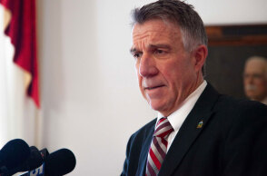 O Φιλ Σκοτ, ο Ρεπουμπλικάνος κυβερνήτης του Βέρμοντ, που ψήφισε Μπάιντεν στις αμερικανικές εκλογές