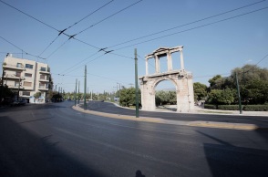 Άδειοι δρόμοι στο κέντρο της Αθήνας 