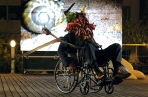 Τρεις Άμλετ σε μια κουνιστή πολυθρόνα