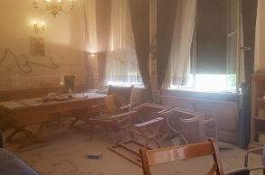 ΕΙΣΒΟΛΗ ΟΜΑΔΑΣ ΚΟΥΚΟΥΛΟΦΟΡΩΝ ΣΤΟ ΓΡΑΦΕΙ ΤΟΥ ΠΡΥΤΑΝΗ ΤΟΥ ΟΠΑ