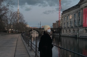 Γυναίκα με μάσκα στην Γερμανία