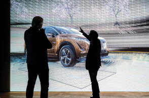 Ο Matthew Weaver, αντιπρόεδρος Nissan Design Europe και ο Chetan Chohan, design manager Nissan