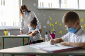 ACS: Δωρεάν διανομή μασκών σε κοινωφελείς οργανισμούς και σχολεία