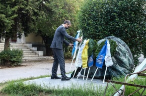 Κατάθεση στεφάνου στο Πολυτεχνείο από τον πρωθυπουργό, Κυριάκο Μητσοτάκη