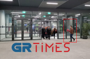 Με κόκκινα τριαντάφυλλα υποδέχτηκαν στη Θεσσαλονίκη τις νοσηλεύτριες από την Κρήτη