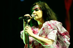 Στιγμιότυπο από τη συναυλία της Bjork στην Αθήνα το 2008