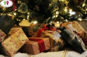 Χριστουγεννιάτικο δέντρο με δώρα