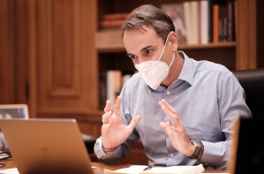 Ο Κυριάκος Μητσοτάκης κατά τη διάρκεια τηλεδιάσκεψης