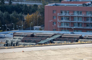 Κορωνοϊός στη Θεσσαλονίκη: Φορητό νοσοκομείο με αντίσκηνα και κοντέινερ στο πάρκινγκ του «424» Στρατιωτικού Νοσοκομείου