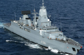 Η γερμανική φρεγάτα «Αμβούργο» που συμμετέχει στην ευρωπαϊκή ναυτική επιχείρηση «Ειρήνη» στη Λιβύη