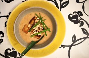 Σούπα με ψητό κουνουπίδι και αμύγδαλα