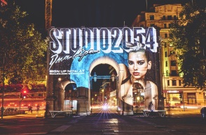 Projection για το live stream της Dua Lipa στο Λος Άντζελες