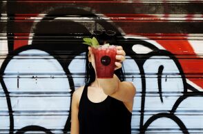 4 φημισμένα αθηναϊκά bar που κάνουν delivery τα cocktails τους