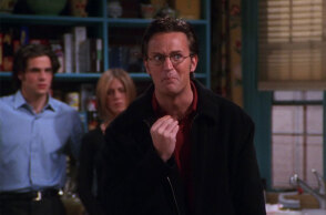 Ο ηθοποιός Μάθιου Πέρι ως «Τσάντλερ» στην τηλεοπτική σειρά «Τα Φιλαράκια»