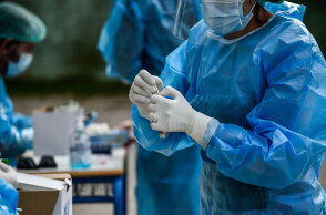 Κλιμάκιο του ΕΟΔΥ διεξάγει rapid test για τον κορωνοϊό