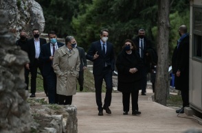 Ο πρωθυπουργός Κυριάκος Μητσοτάκης και η υπουργός Πολιτισμού, Λίνα Μενδώνη στην Ακρόπολη