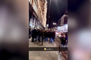 Λονδίνο: Απίστευτος συνωστισμός και καβγάδες έξω από τα Harrods 