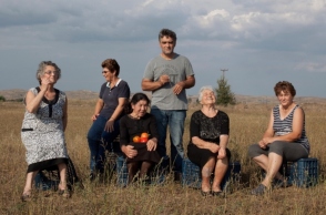 Η αφίσα του ντοκιμαντέρ της Μαριάννας Οικονόμου «Όταν ο Βάγκνερ Συνάντησε τις Ντομάτες»