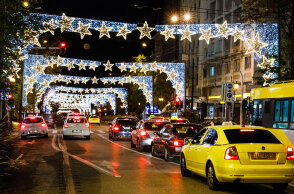 Χριστούγεννα 2020: Ο λαμπερός χριστουγεννιάτικος στολισμός στην Πανεπιστημίου