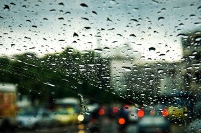 Νέα κακοκαιρία με κυριότερα χαρακτηριστικά τις ισχυρές βροχές και καταιγίδες, φέρνει νέο βαρομετρικό χαμηλό το τριήμερο και μέχρι τη Δευτέρα