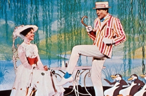 Μαίρη Πόππινς, ΗΠΑ, 1964. Σκηνοθεσία: Ρόμπερτ Στίβενσον. Πρωταγωνιστές: Τζούλι Άντριους και Ντικ Βαν Ντάικ