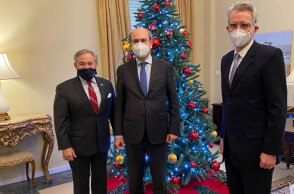 Ο Κωστής Χατζηδάκης με τον Αμερικανό υπουργό Ενέργειας Dan Brouillette και τον Αμερικανό πρέσβη στην Ελλάδα Τζέφρι Πάιατ